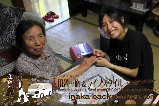 おばあちゃん、人生初のネイルで「ハイカラな！」と喜ぶ能登の田舎・岩車のおばあちゃん